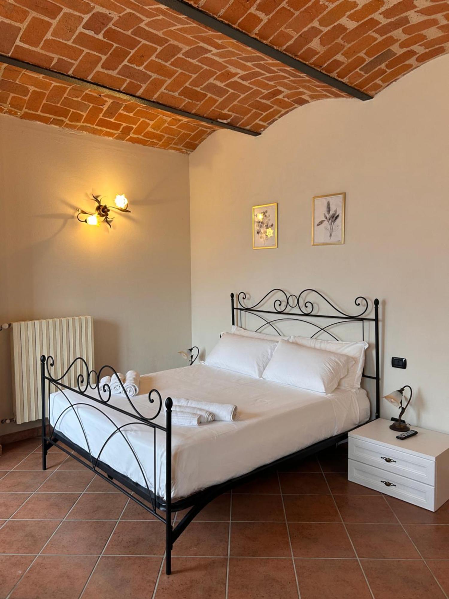 Tenuta Agricola La Cava- Cantina E Agriturismo San Damiano dʼAsti Dış mekan fotoğraf