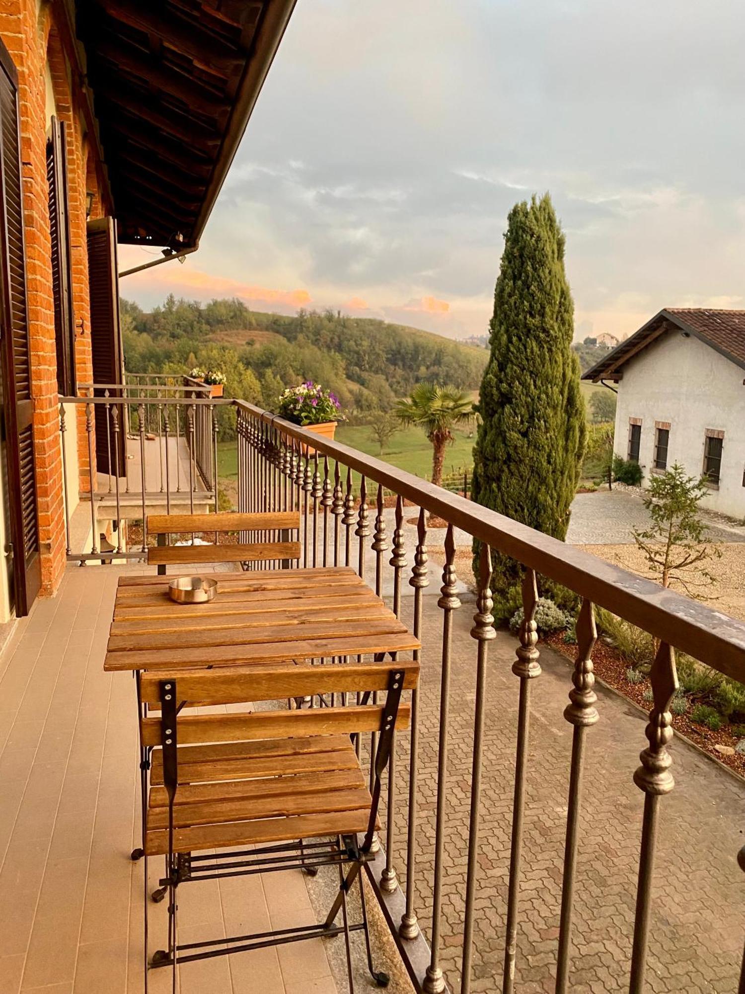 Tenuta Agricola La Cava- Cantina E Agriturismo San Damiano dʼAsti Dış mekan fotoğraf
