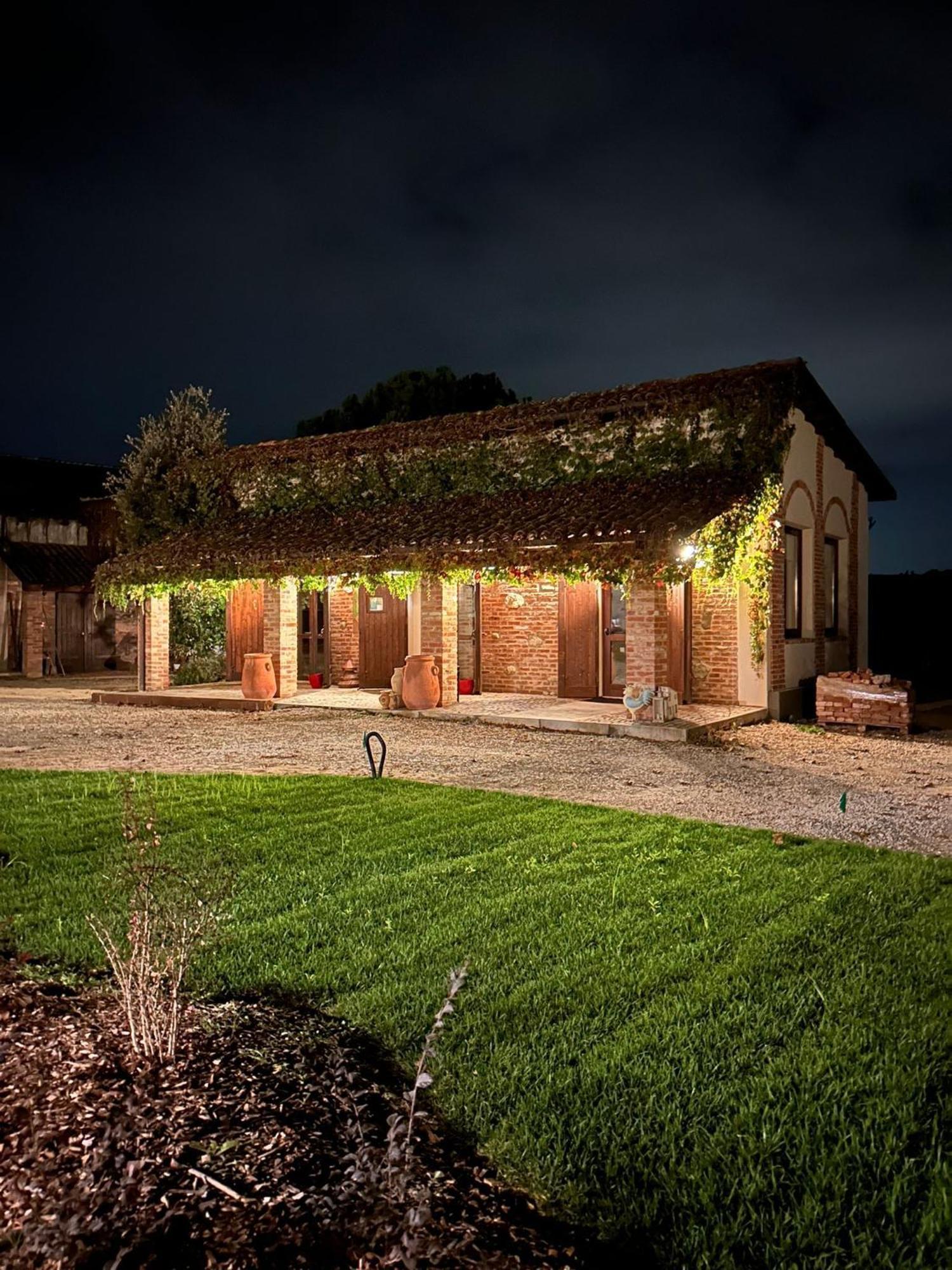 Tenuta Agricola La Cava- Cantina E Agriturismo San Damiano dʼAsti Dış mekan fotoğraf